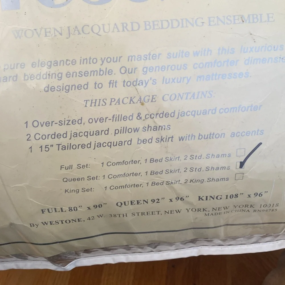 NWT toscana woven jacquard queen comforter set